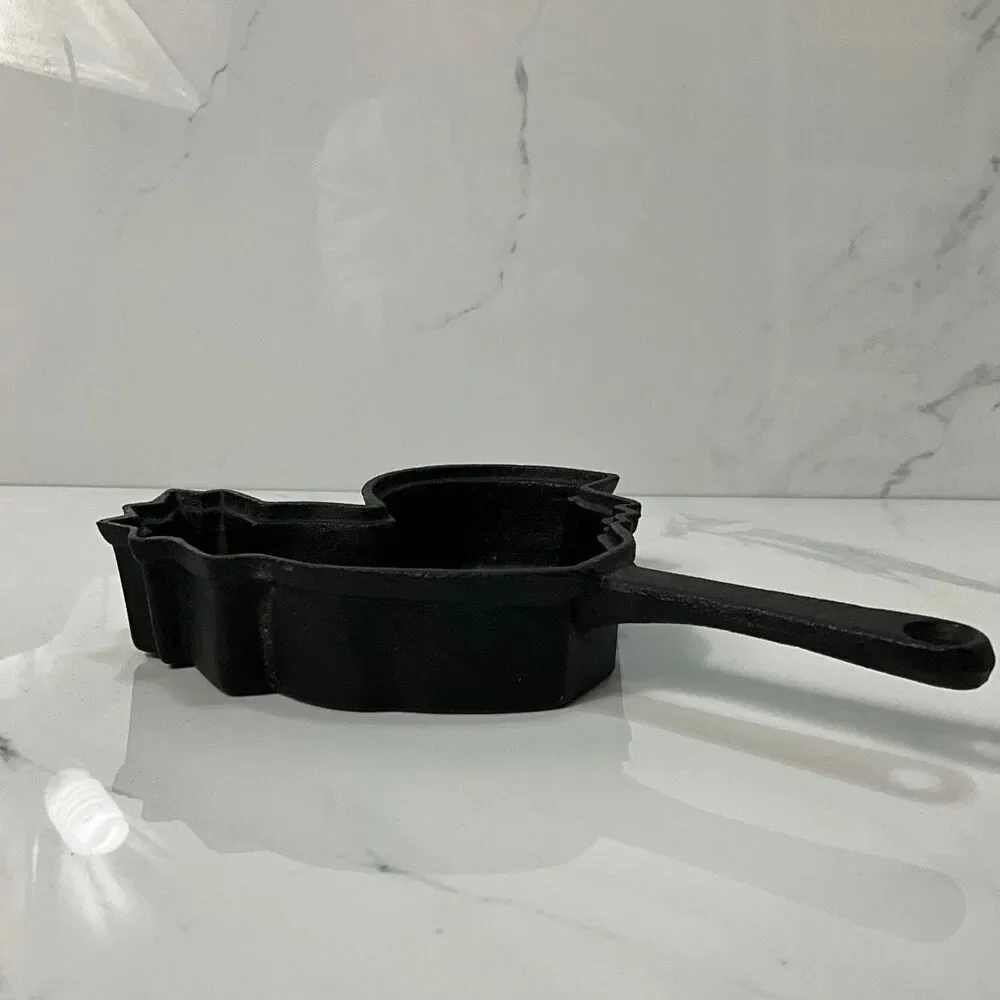 CAST IRON Rooster Skillet Pan